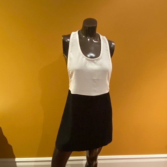 Colour block white and black mini dress - Picture 2 of 5